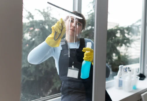 Nettoyage de vitres intérieures et extérieures à Saint-Jouvent